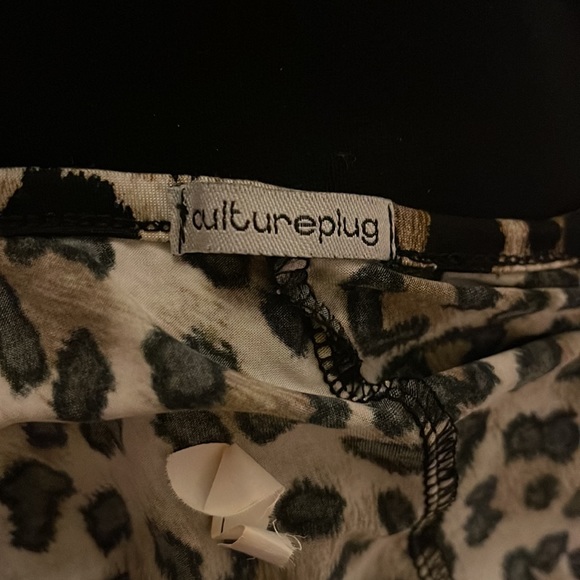 Leopard print formfitting dress open back size small - Picture 7 of 8